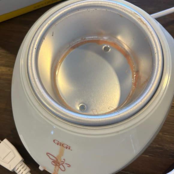 Gigi Mini Pro Kit - At Home Wax Kit - Picture 2 of 3